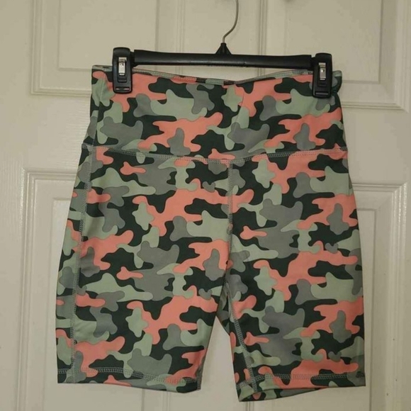 NWT Daisy Fuentes Orange Green Camo Bike Shorts Size Medium - Picture 3 of 5